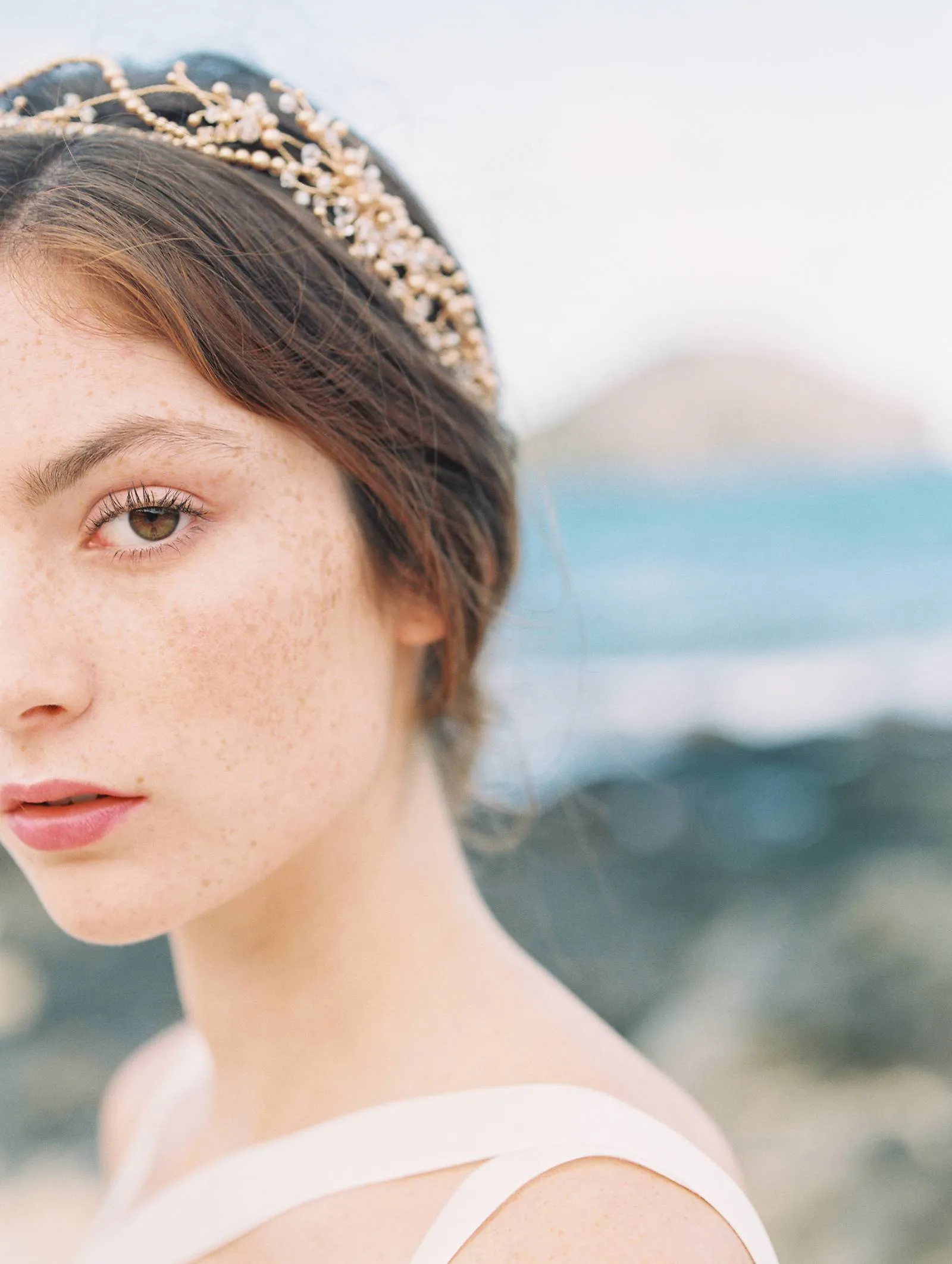 AMIRA | Crystal and Gold Pearl Wedding Crown