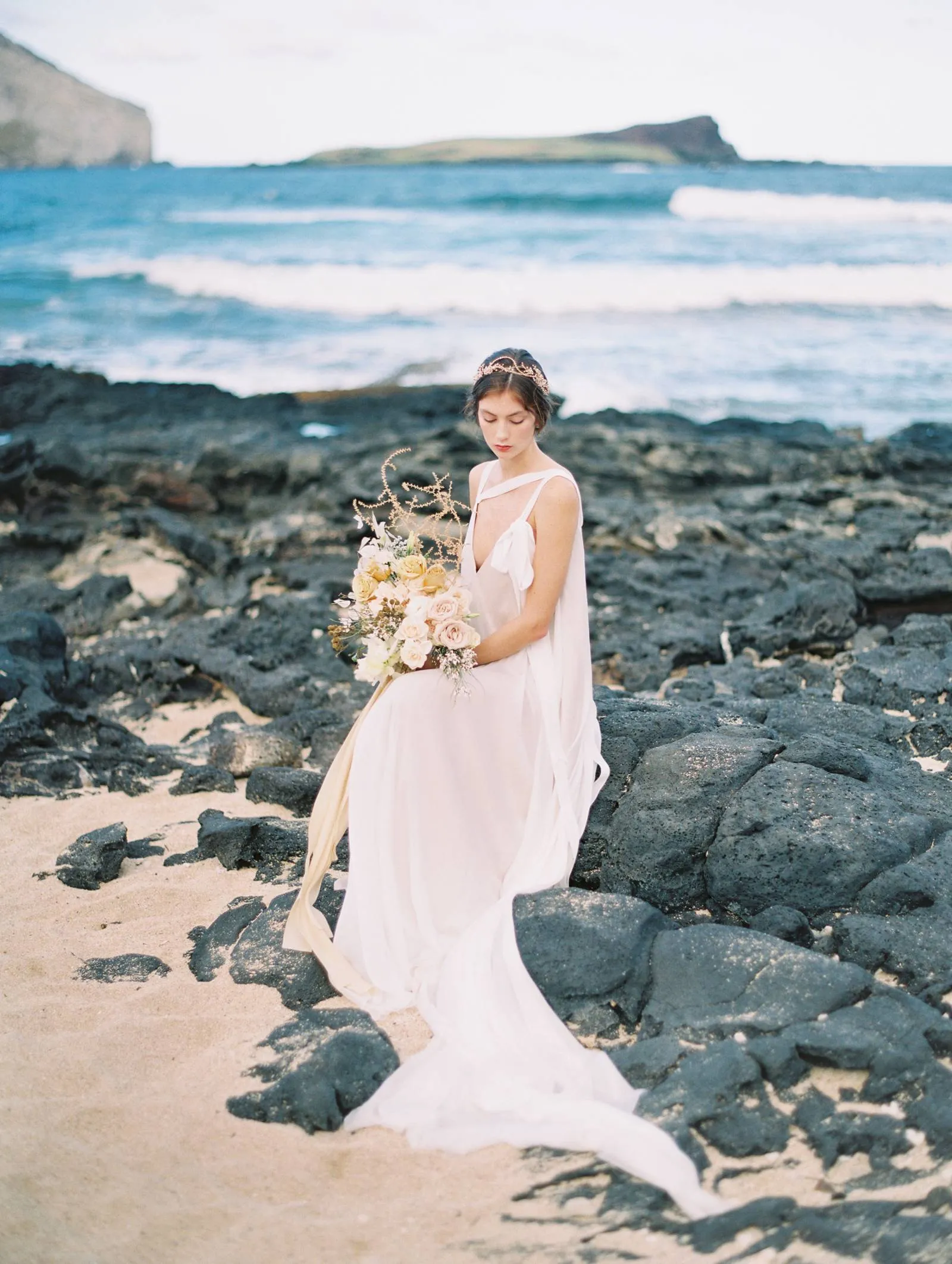 AMIRA | Crystal and Gold Pearl Wedding Crown